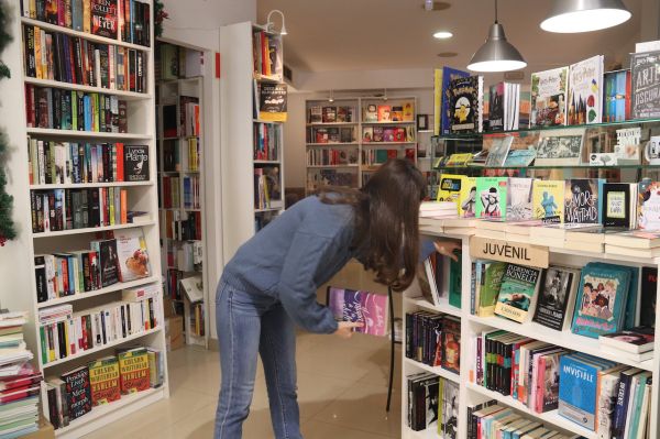 Calonge incentiva a leitura e a escrita em centros educativos e livrarias