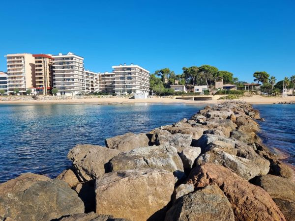 A estabilização das praias de Calonge e Es Monestrí será feita com areia do mar